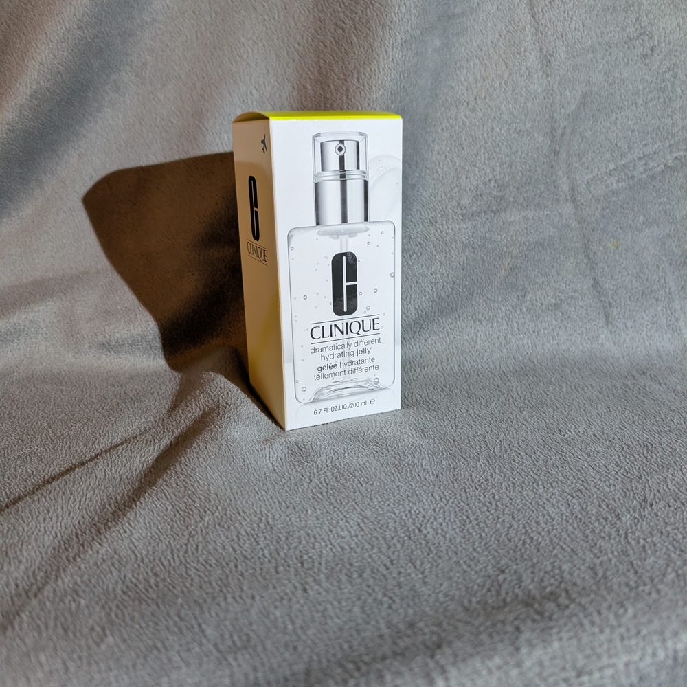 Clinique Dramatically Different Hydrating Jelly with Yellow Highlights